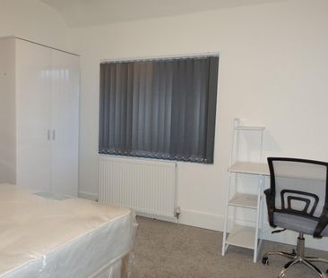 4 bedroom House To Let - Photo 6