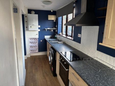 3 bedroom semi-detached house to rent - Photo 3