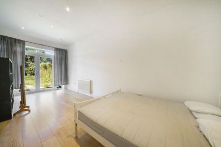 3 bedroom flat to rent - Photo 3