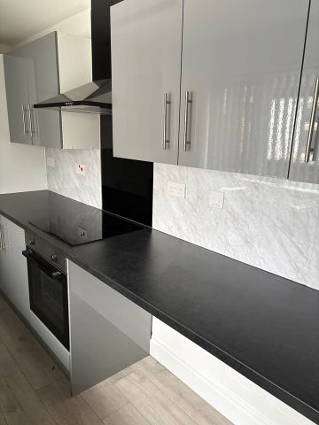 3 Bed Terraced House, Leonard Street, NG6 - Photo 5