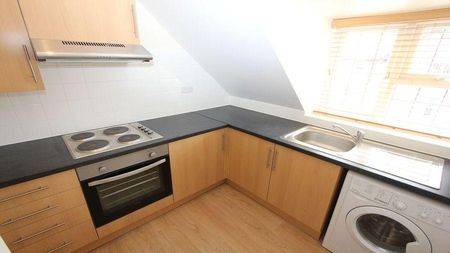 3 bedroom flat to rent - Photo 2