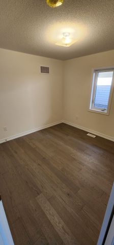 For Lease - 26 Prudhoe Terrace, Barrie, Ontario - Photo 2