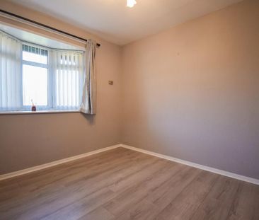 3 bedroom end of terrace house to rent - Photo 4