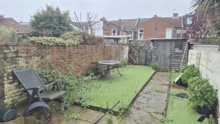 3 bedroom terraced house to rent - Photo 4