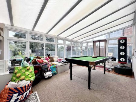 4 bedroom semi-detached house to rent - Photo 3