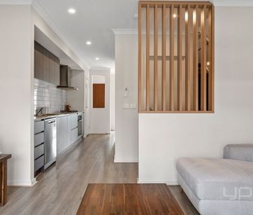 MODERN AND STYLISH TOWNHOUSE TWO BEDROOMS - Photo 6