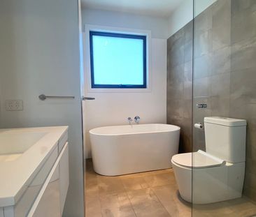 Modern & Luxurious! - Photo 5