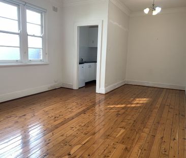 Light & Bright Studio With High Ceilings - Photo 3