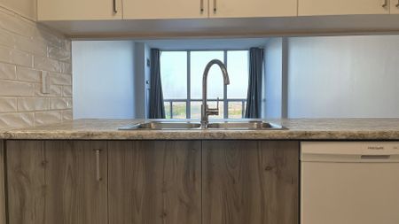 For Lease - 10 Laurelcrest Street Unit# 1103, Brampton, Ontario - Photo 5