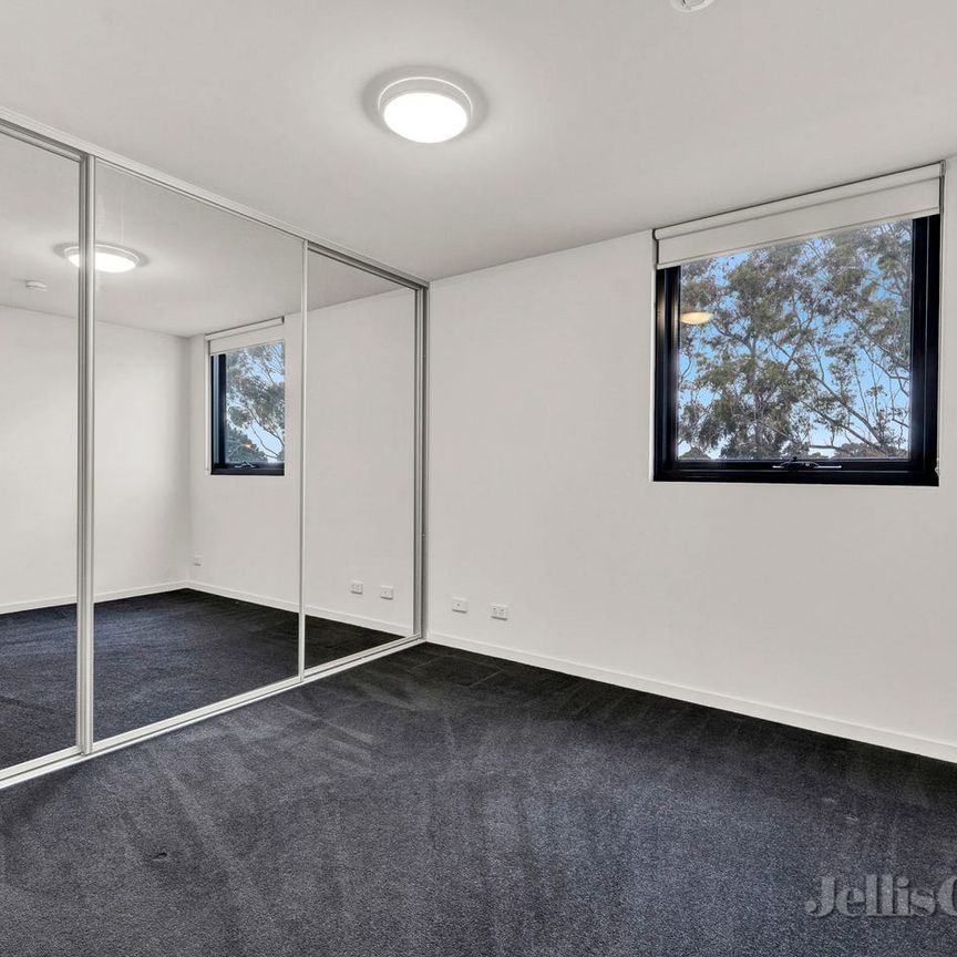 Stylish 2-Bedroom Apartment in Prime Ivanhoe-Heidelberg Location - Photo 1