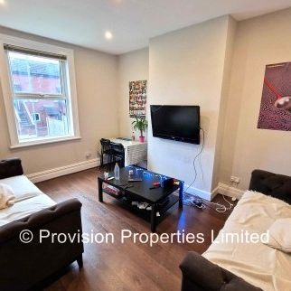 6 Bedroom Student Properties in Hyde Park - Photo 1