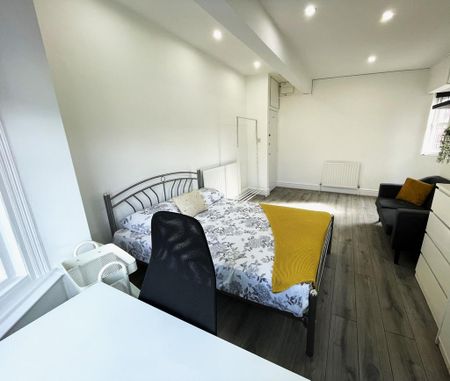 Studio to rent - Photo 2