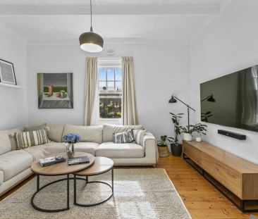 Timeless charm in the heart of Newport - Photo 1