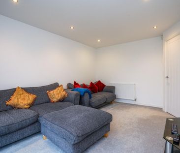 3 bedroom House To Let - Photo 3