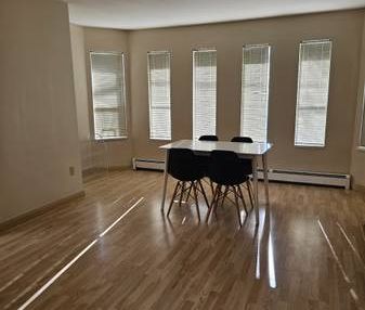 $1150 Ground floor private 1 bedrooms for rent ( South Burnaby) - Photo 2