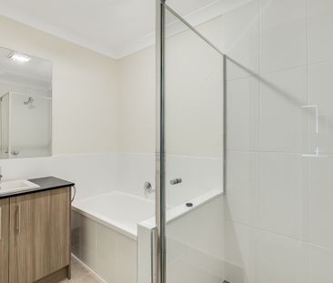 38 Fitzgerald Circuit, Wyreema QLD 4352 - House For Rent | Domain - Photo 3