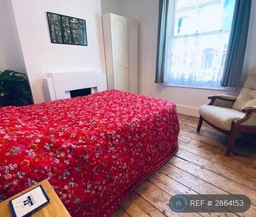 1 bedroom in a house share to rent - Photo 2