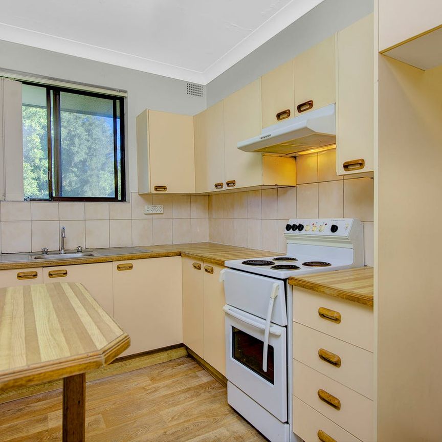 Convenient location - Photo 1