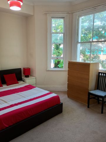 2 Bed Flat, Sinclair Gardens, W14 - Photo 3