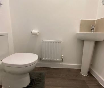 3 bedroom semi-detached house to rent - Photo 6