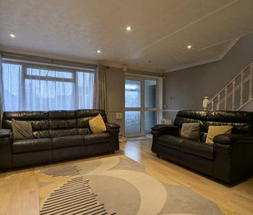 3 bedroom semi-detached house to rent - Photo 3