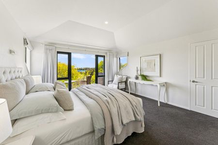 North Facing Family Home with Stunning Views - Photo 5