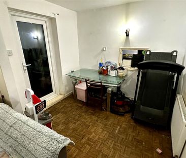 4 bedroom detached house to rent - Photo 5