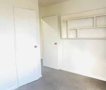 Spacious 2 Bedroom - Photo 5