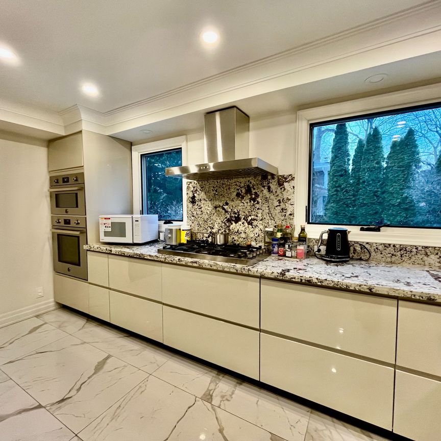 For Lease - 271 Lawson Street, Oakville, Ontario - Photo 1