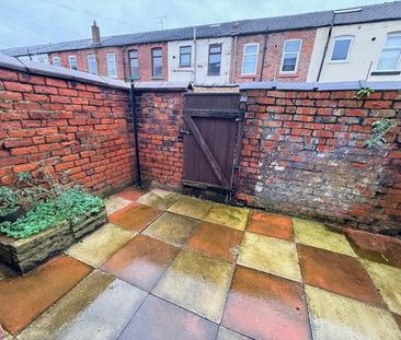 2 bedroom terraced house to rent - Photo 4
