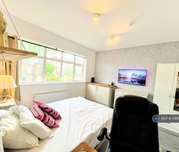 6 bedroom semi-detached house to rent - Photo 4