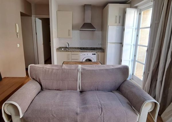 AQLUILER ANUAL /PRECIOSO APARTAMENTO EN ZONA INMEJORABLE DEL CENTRO.