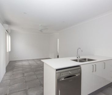 Modern 3 Bedroom Townhouse - Photo 4