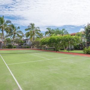 Sophistication & Location - Photo 2