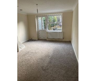 2 bed Town House, - Photo 4