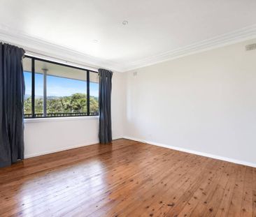 Bright & Spacious Three-Bedroom Home - Photo 1