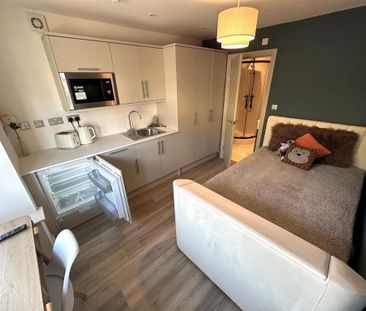 1 bedroom in a house share to rent - Photo 1