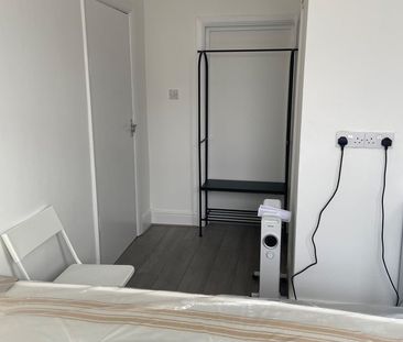 Room in a Shared House, La Rose Lane, N15 - Photo 2