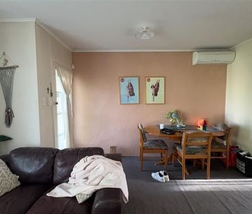 Sunny spot in popular Trentham - Photo 3