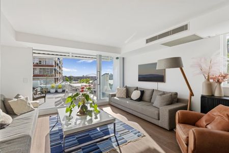 Sleek renovated fully furnished 3-bedroom apartment - Photo 4