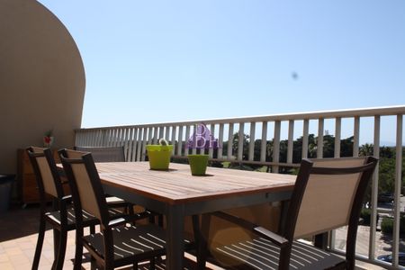 Port de Hyères Très bel Appartement Duplex dernier étage ent - Photo 4