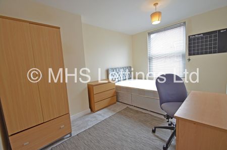 2 Bedroom Mid Terraced House for rent in Autumn Grove - Photo 5