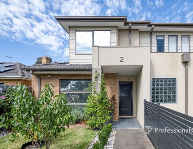 Modern 3-Bedroom in Great Location - Photo 1