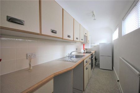 1 bedroom coach house to rent - Photo 2