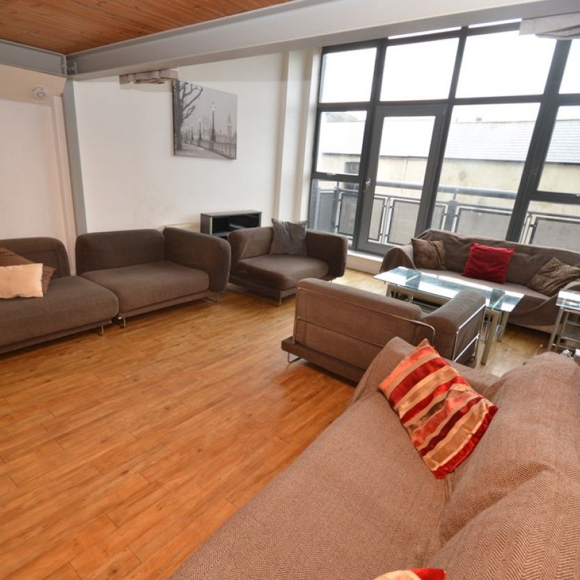 2 bed Apartment for Rent - Photo 1