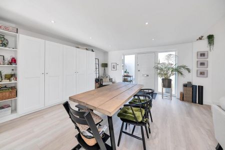 4 bedroom semi-detached house to rent - Photo 5