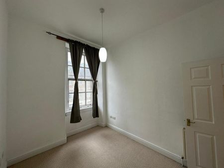 3 bedroom flat to rent - Photo 3