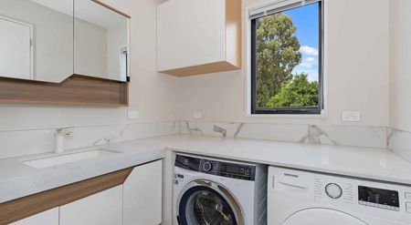 New House ， 4 Executive Suits - Photo 5