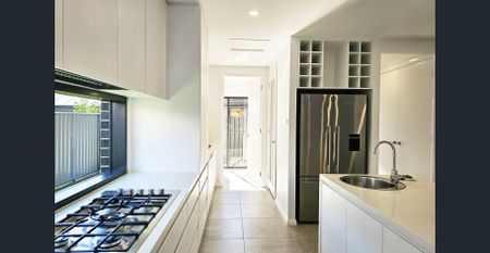 Near New Luxury Home in Willowdale - Photo 2