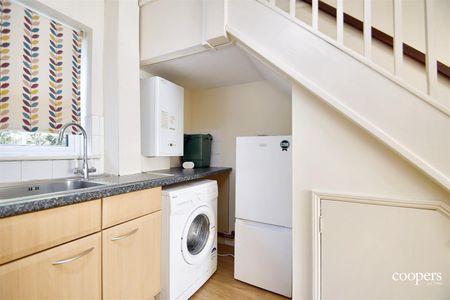 Waller Drive, Northwood, HA6 - Photo 4